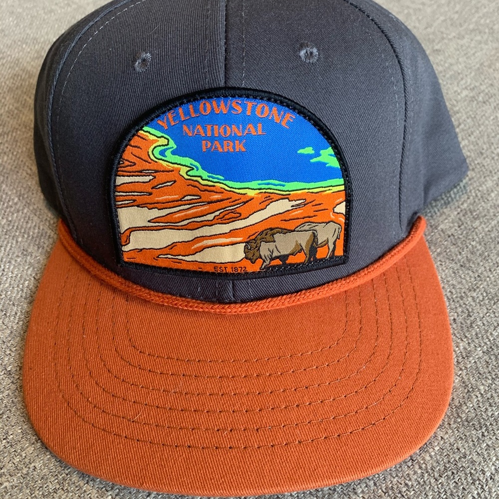 Sendero Provisions Gray / Orange Trucker Hat